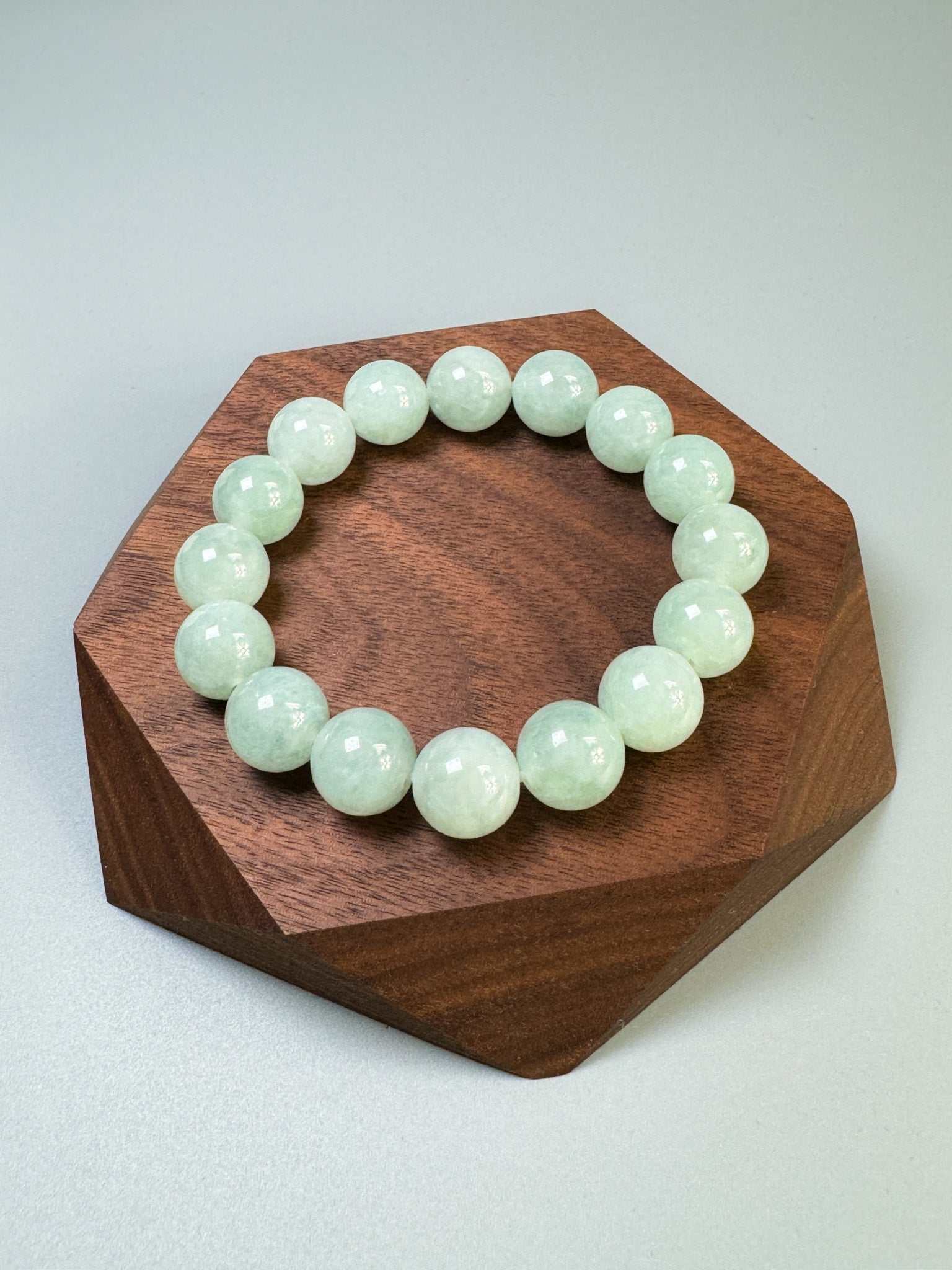 Jadeite Jade 12.5mm Round Icy Green Beads Bracelet ( 12.5mm )