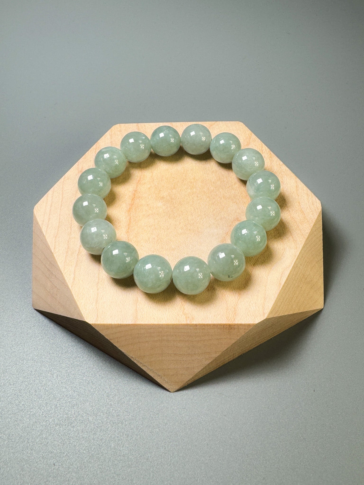 Jadeite Jade 11.5mm Round Icy Green Beads Bracelet ( 11.5mm )