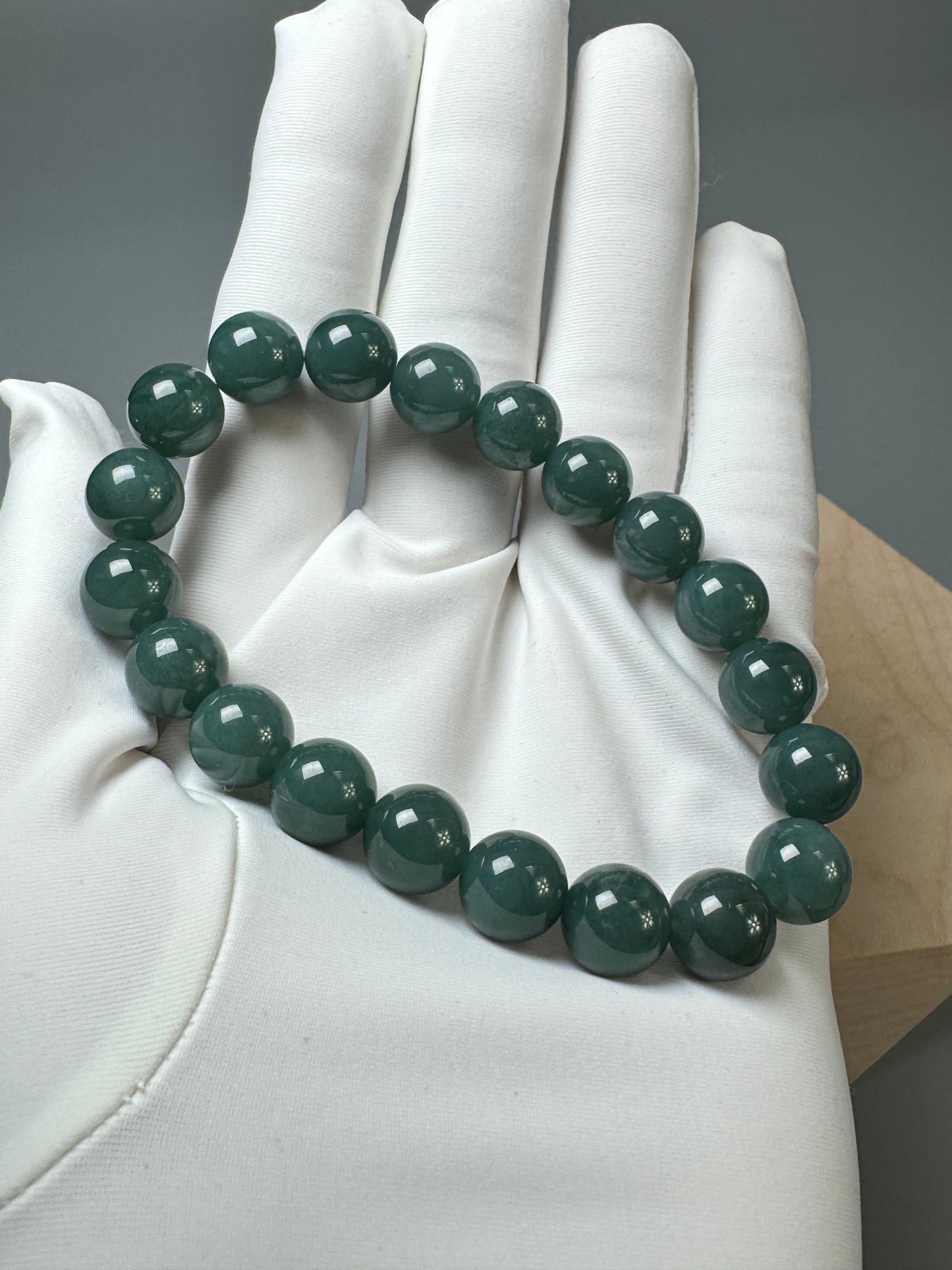 Guatemala Jadeite Jade 10mm Icy Round Green Flower Beads Bracelet ( 10mm )